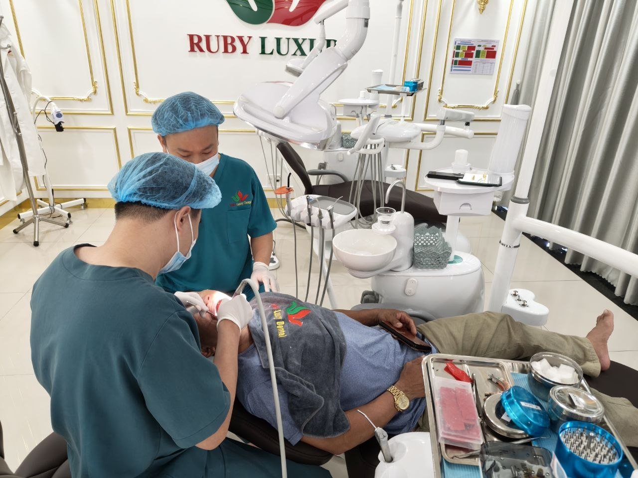 Công nghệ nha khoa hiện đại tại Ruby Luxury